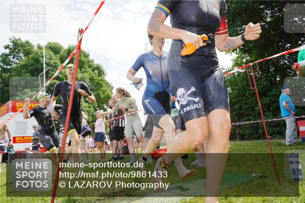 21.06.2026 - 29. Vierlanden-Triathlon LAZAROV Photography http://msf.ph/oto/9861433 21.06.2026 13:11:42 Schwimmen 1122, 1128, 1150, 1156, 1164, 1166 meine-sportfotos.de