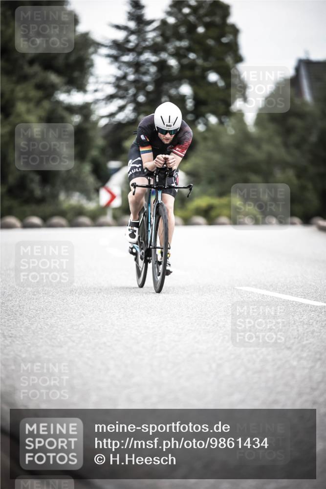 21.06.2026 - 29. Vierlanden-Triathlon H.Heesch http://msf.ph/oto/9861434 21.06.2026 12:08:58 Radfahren 932, 940 meine-sportfotos.de