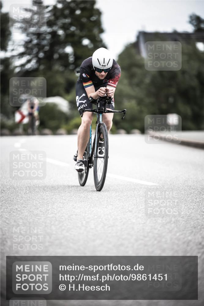 21.06.2026 - 29. Vierlanden-Triathlon H.Heesch http://msf.ph/oto/9861451 21.06.2026 12:08:58 Radfahren 932, 940 meine-sportfotos.de