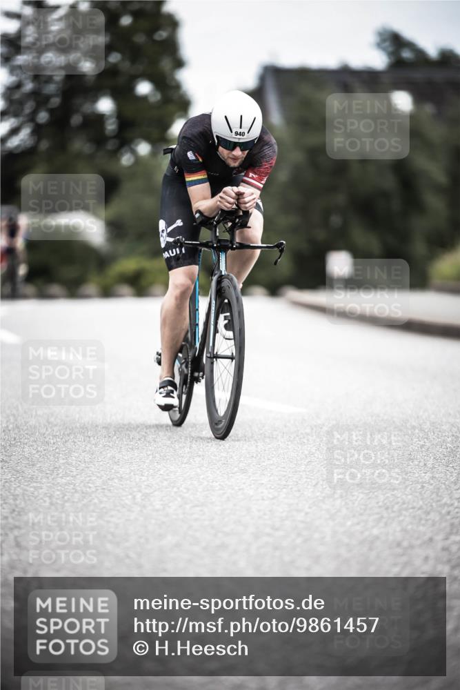 21.06.2026 - 29. Vierlanden-Triathlon H.Heesch http://msf.ph/oto/9861457 21.06.2026 12:08:58 Radfahren 932, 940 meine-sportfotos.de