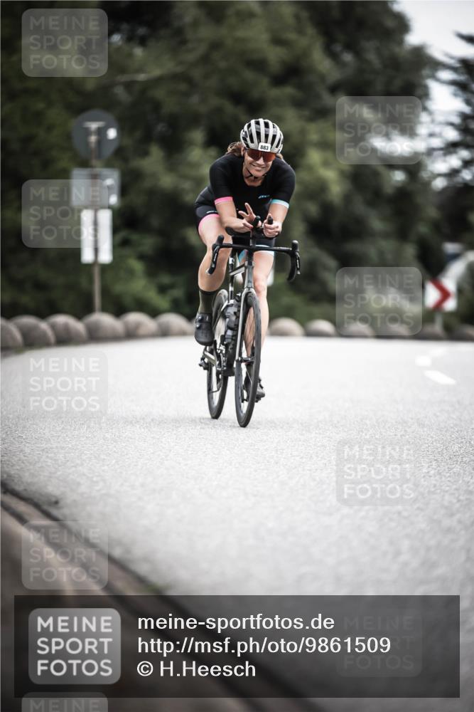 21.06.2026 - 29. Vierlanden-Triathlon H.Heesch http://msf.ph/oto/9861509 21.06.2026 12:09:12 Radfahren 883, 929 meine-sportfotos.de