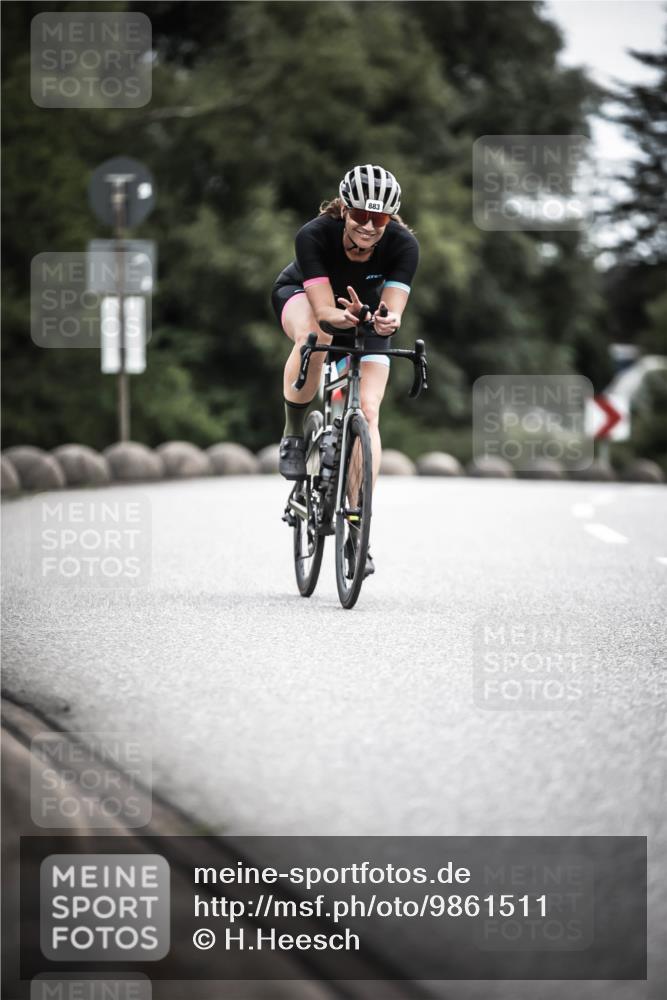 21.06.2026 - 29. Vierlanden-Triathlon H.Heesch http://msf.ph/oto/9861511 21.06.2026 12:09:12 Radfahren 883, 929 meine-sportfotos.de