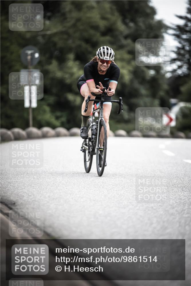 21.06.2026 - 29. Vierlanden-Triathlon H.Heesch http://msf.ph/oto/9861514 21.06.2026 12:09:12 Radfahren 883, 929 meine-sportfotos.de