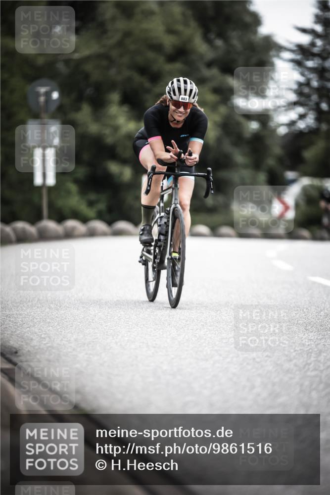 21.06.2026 - 29. Vierlanden-Triathlon H.Heesch http://msf.ph/oto/9861516 21.06.2026 12:09:12 Radfahren 883, 929 meine-sportfotos.de