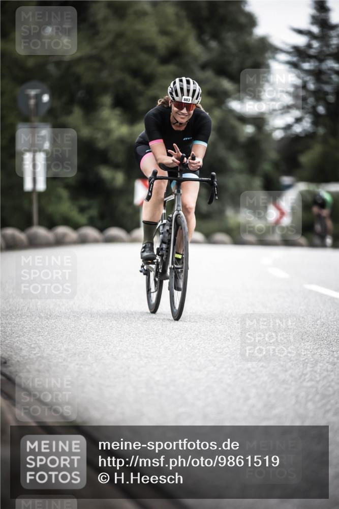 21.06.2026 - 29. Vierlanden-Triathlon H.Heesch http://msf.ph/oto/9861519 21.06.2026 12:09:12 Radfahren 883, 929 meine-sportfotos.de