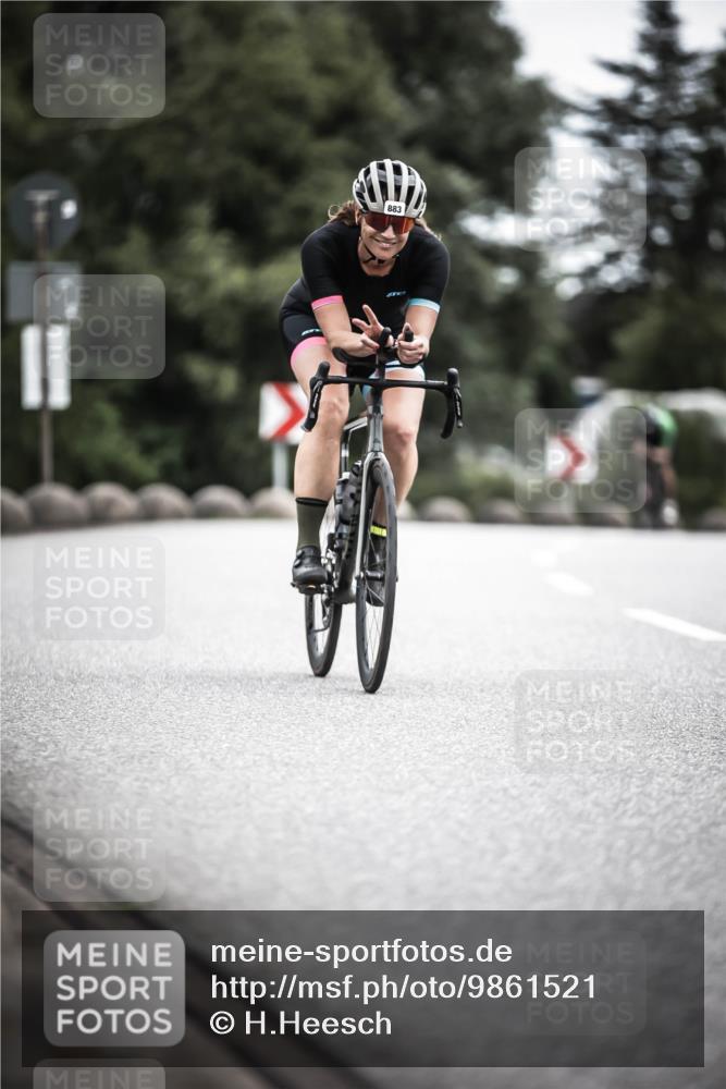 21.06.2026 - 29. Vierlanden-Triathlon H.Heesch http://msf.ph/oto/9861521 21.06.2026 12:09:12 Radfahren 883, 929 meine-sportfotos.de