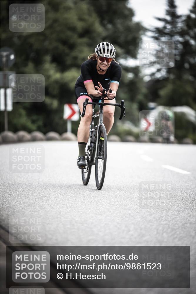 21.06.2026 - 29. Vierlanden-Triathlon H.Heesch http://msf.ph/oto/9861523 21.06.2026 12:09:12 Radfahren 883, 929 meine-sportfotos.de