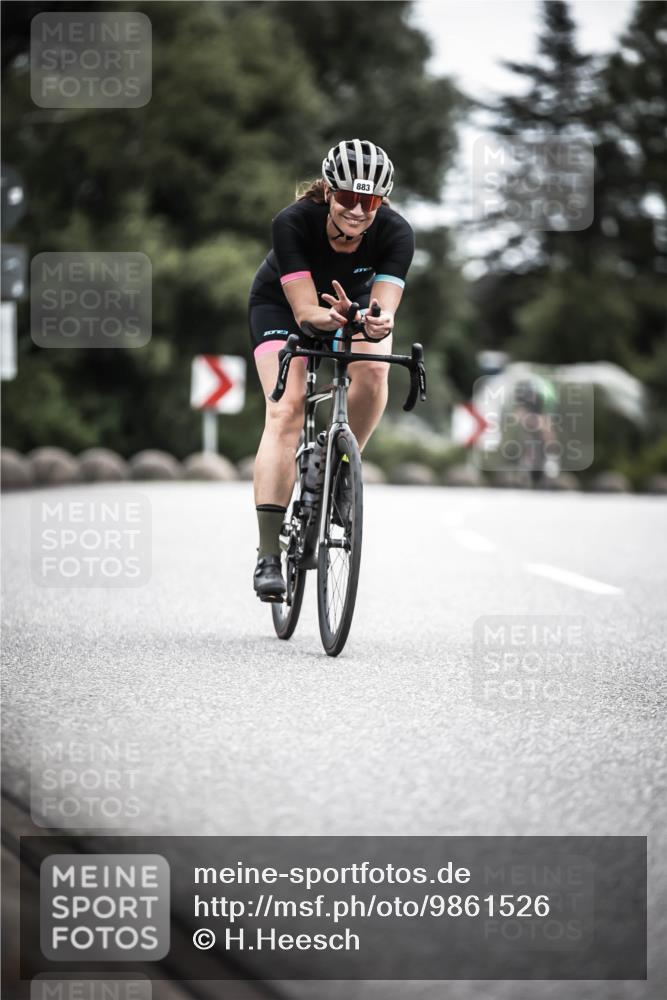 21.06.2026 - 29. Vierlanden-Triathlon H.Heesch http://msf.ph/oto/9861526 21.06.2026 12:09:12 Radfahren 883, 929 meine-sportfotos.de
