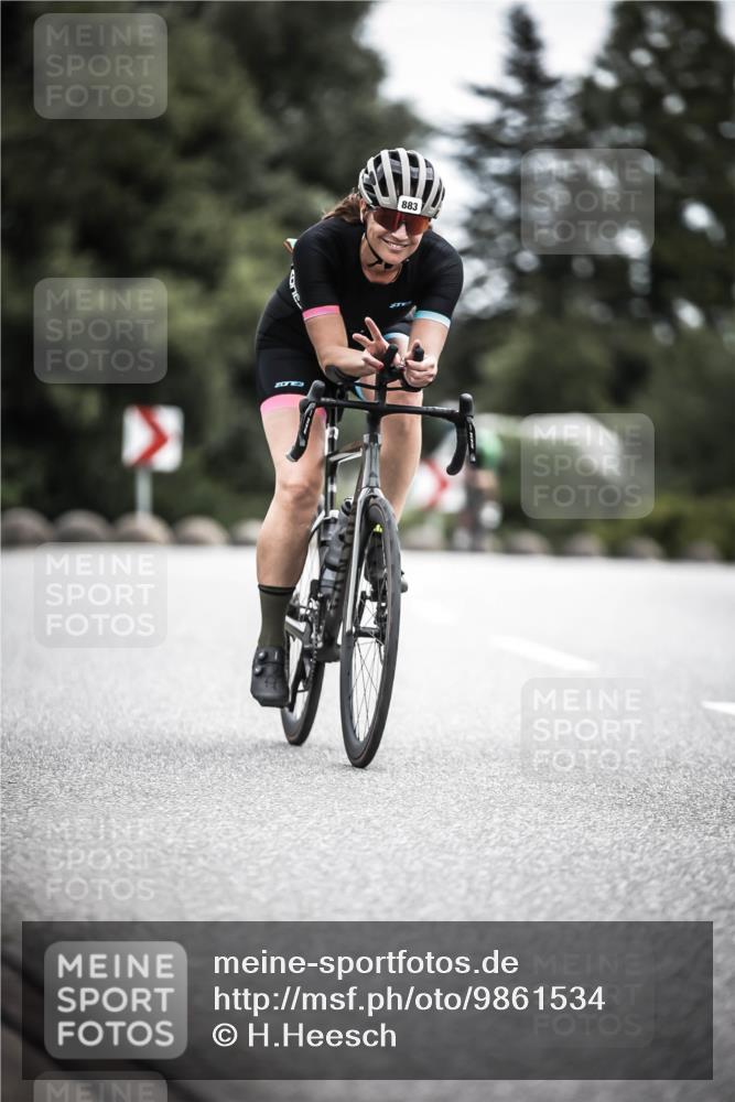 21.06.2026 - 29. Vierlanden-Triathlon H.Heesch http://msf.ph/oto/9861534 21.06.2026 12:09:13 Radfahren 883, 929 meine-sportfotos.de