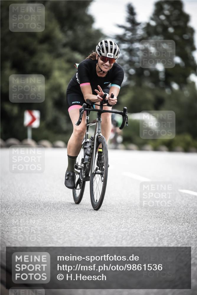 21.06.2026 - 29. Vierlanden-Triathlon H.Heesch http://msf.ph/oto/9861536 21.06.2026 12:09:13 Radfahren 883, 929 meine-sportfotos.de