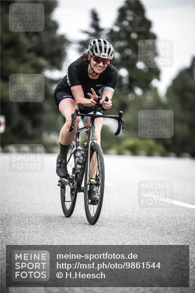 21.06.2026 - 29. Vierlanden-Triathlon H.Heesch http://msf.ph/oto/9861544 21.06.2026 12:09:13 Radfahren 883, 929 meine-sportfotos.de