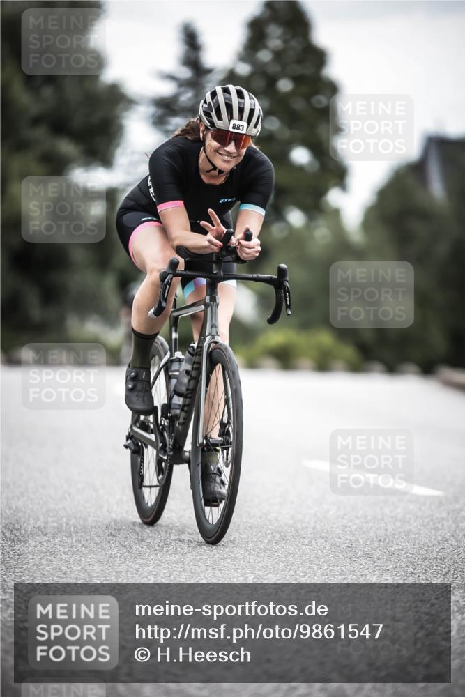 21.06.2026 - 29. Vierlanden-Triathlon H.Heesch http://msf.ph/oto/9861547 21.06.2026 12:09:13 Radfahren 883, 929 meine-sportfotos.de