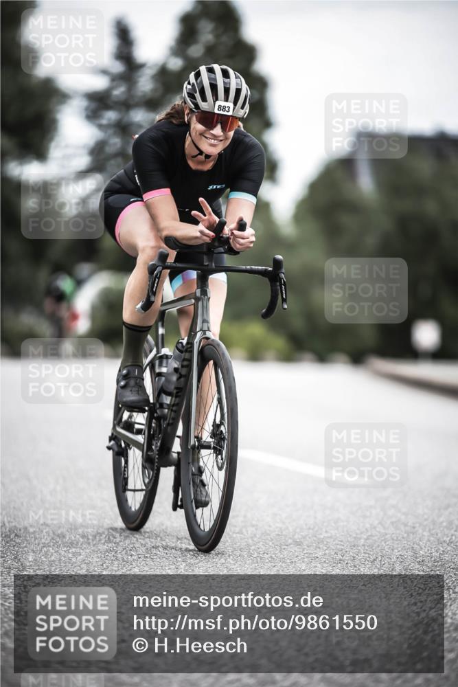 21.06.2026 - 29. Vierlanden-Triathlon H.Heesch http://msf.ph/oto/9861550 21.06.2026 12:09:13 Radfahren 883, 929 meine-sportfotos.de