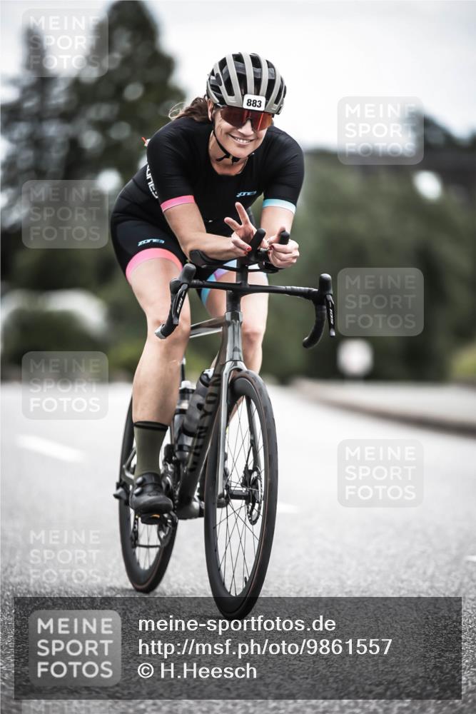 21.06.2026 - 29. Vierlanden-Triathlon H.Heesch http://msf.ph/oto/9861557 21.06.2026 12:09:13 Radfahren 883, 929 meine-sportfotos.de