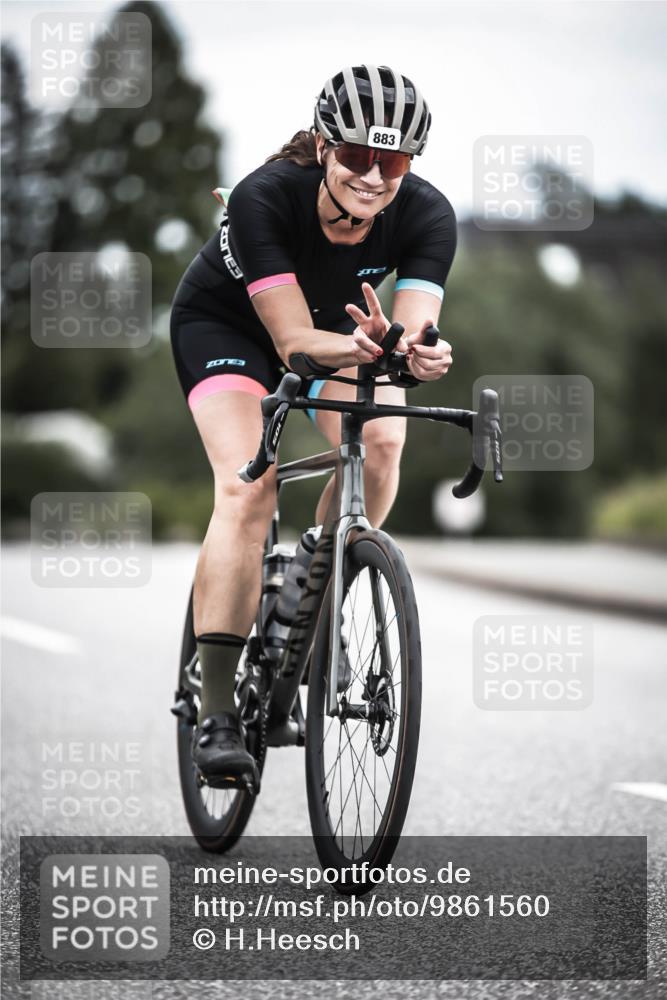 21.06.2026 - 29. Vierlanden-Triathlon H.Heesch http://msf.ph/oto/9861560 21.06.2026 12:09:13 Radfahren 883, 929 meine-sportfotos.de