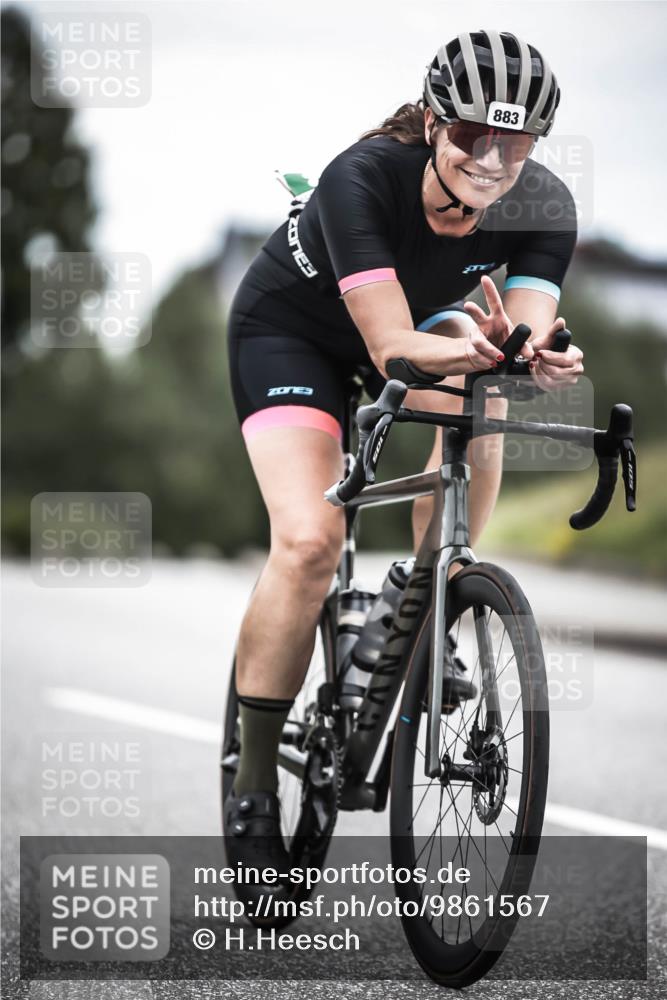 21.06.2026 - 29. Vierlanden-Triathlon H.Heesch http://msf.ph/oto/9861567 21.06.2026 12:09:13 Radfahren 883, 929 meine-sportfotos.de