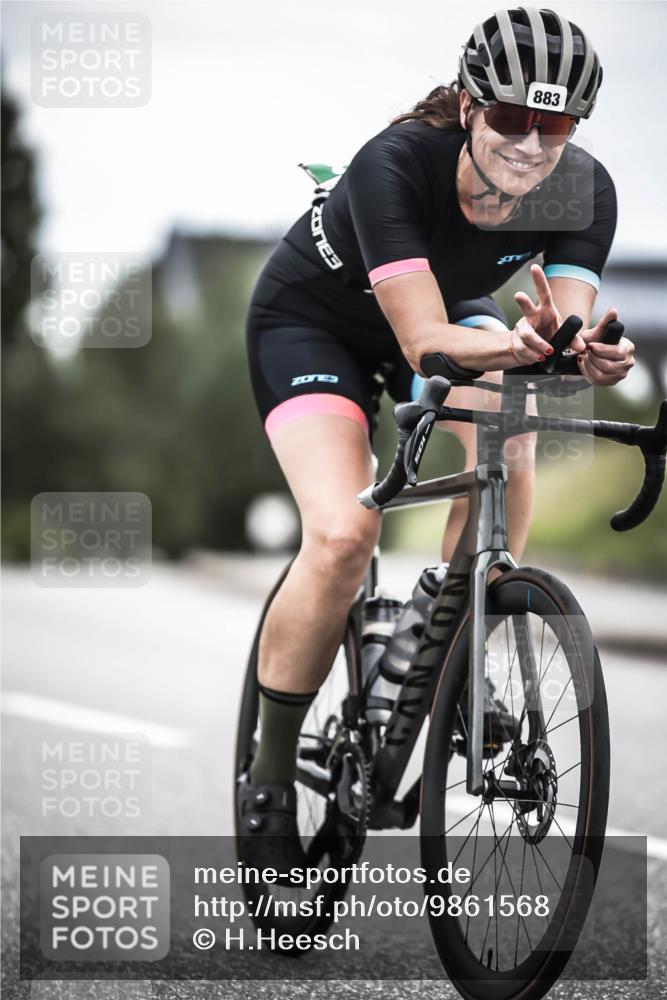 21.06.2026 - 29. Vierlanden-Triathlon H.Heesch http://msf.ph/oto/9861568 21.06.2026 12:09:13 Radfahren 883, 929 meine-sportfotos.de