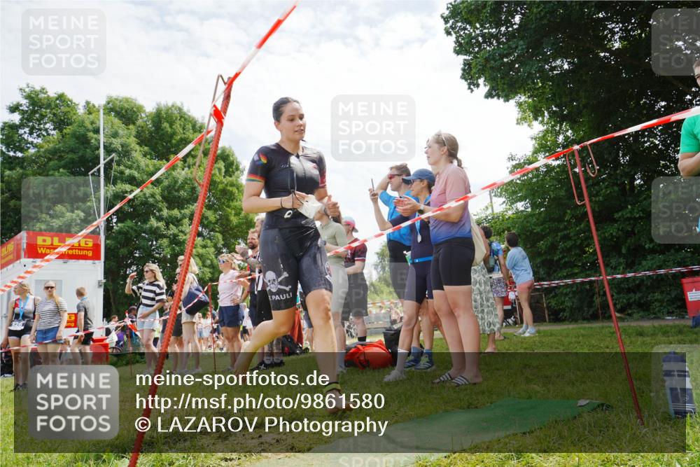21.06.2026 - 29. Vierlanden-Triathlon LAZAROV Photography http://msf.ph/oto/9861580 21.06.2026 13:12:08 Schwimmen 1115, 1153, 1159 meine-sportfotos.de