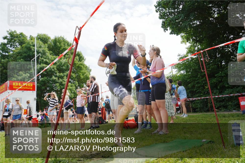 21.06.2026 - 29. Vierlanden-Triathlon LAZAROV Photography http://msf.ph/oto/9861583 21.06.2026 13:12:08 Schwimmen 1115, 1153, 1159 meine-sportfotos.de