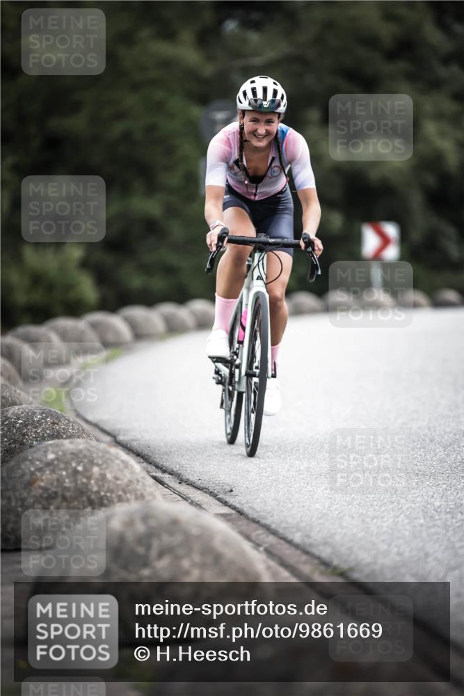 21.06.2026 - 29. Vierlanden-Triathlon H.Heesch http://msf.ph/oto/9861669 21.06.2026 12:09:30 Radfahren 872, 961 meine-sportfotos.de