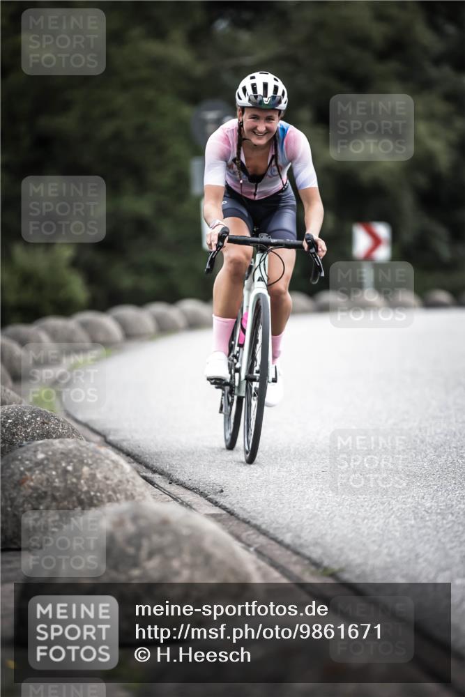 21.06.2026 - 29. Vierlanden-Triathlon H.Heesch http://msf.ph/oto/9861671 21.06.2026 12:09:30 Radfahren 872, 961 meine-sportfotos.de