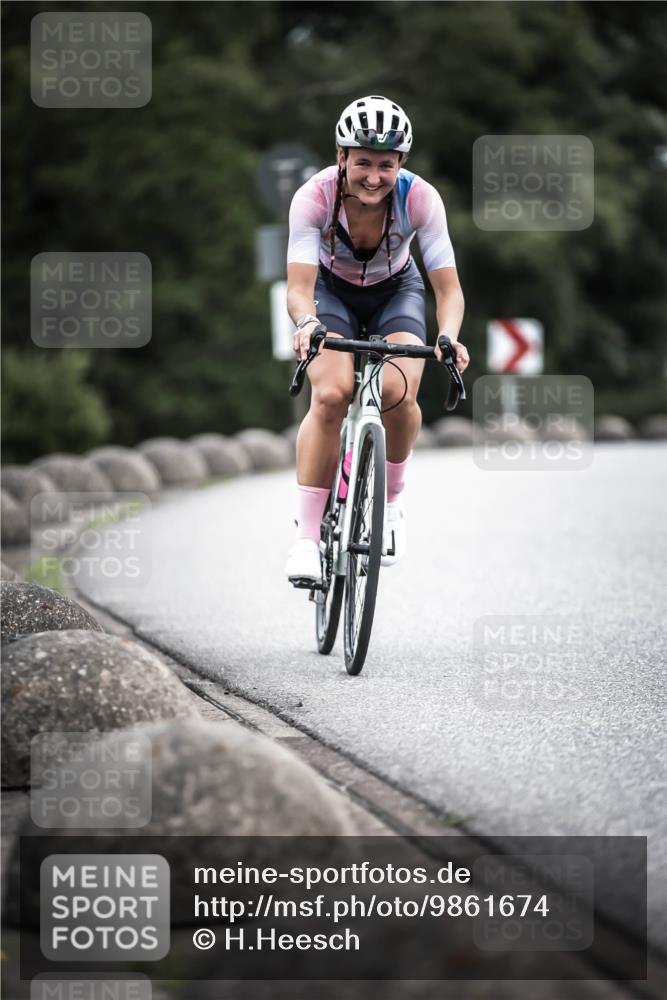 21.06.2026 - 29. Vierlanden-Triathlon H.Heesch http://msf.ph/oto/9861674 21.06.2026 12:09:31 Radfahren 872, 961 meine-sportfotos.de