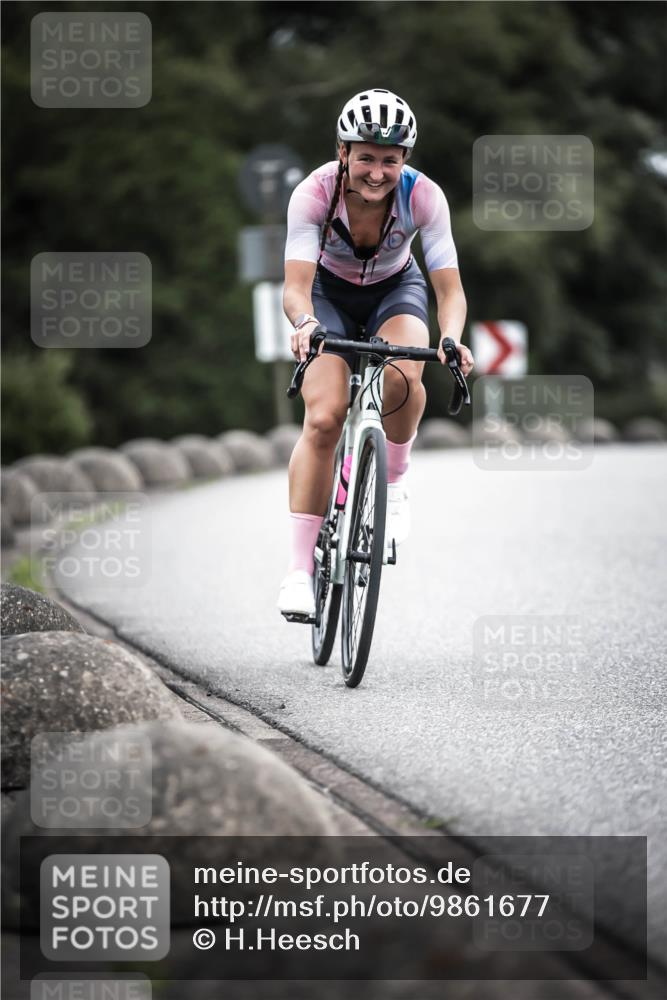 21.06.2026 - 29. Vierlanden-Triathlon H.Heesch http://msf.ph/oto/9861677 21.06.2026 12:09:31 Radfahren 872, 961 meine-sportfotos.de