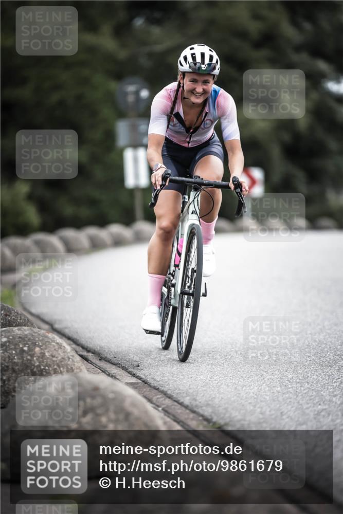 21.06.2026 - 29. Vierlanden-Triathlon H.Heesch http://msf.ph/oto/9861679 21.06.2026 12:09:31 Radfahren 872, 961 meine-sportfotos.de