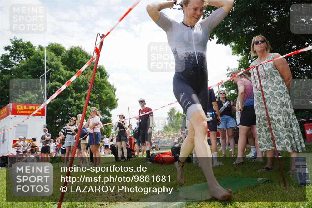 21.06.2026 - 29. Vierlanden-Triathlon LAZAROV Photography http://msf.ph/oto/9861681 21.06.2026 13:14:26 Schwimmen 1142, 1144 meine-sportfotos.de