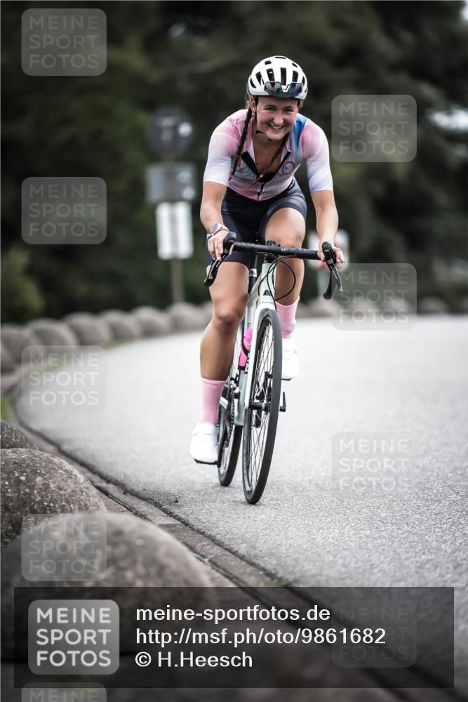 21.06.2026 - 29. Vierlanden-Triathlon H.Heesch http://msf.ph/oto/9861682 21.06.2026 12:09:31 Radfahren 872, 961 meine-sportfotos.de