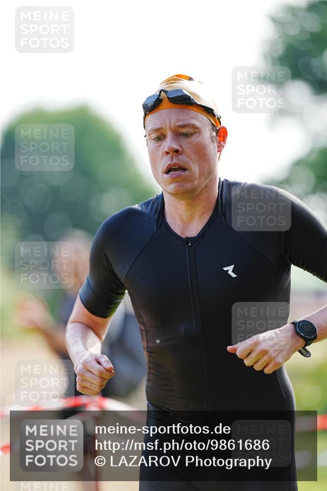 21.06.2026 - 29. Vierlanden-Triathlon LAZAROV Photography http://msf.ph/oto/9861686 21.06.2026 09:01:37 Schwimmen 64 meine-sportfotos.de