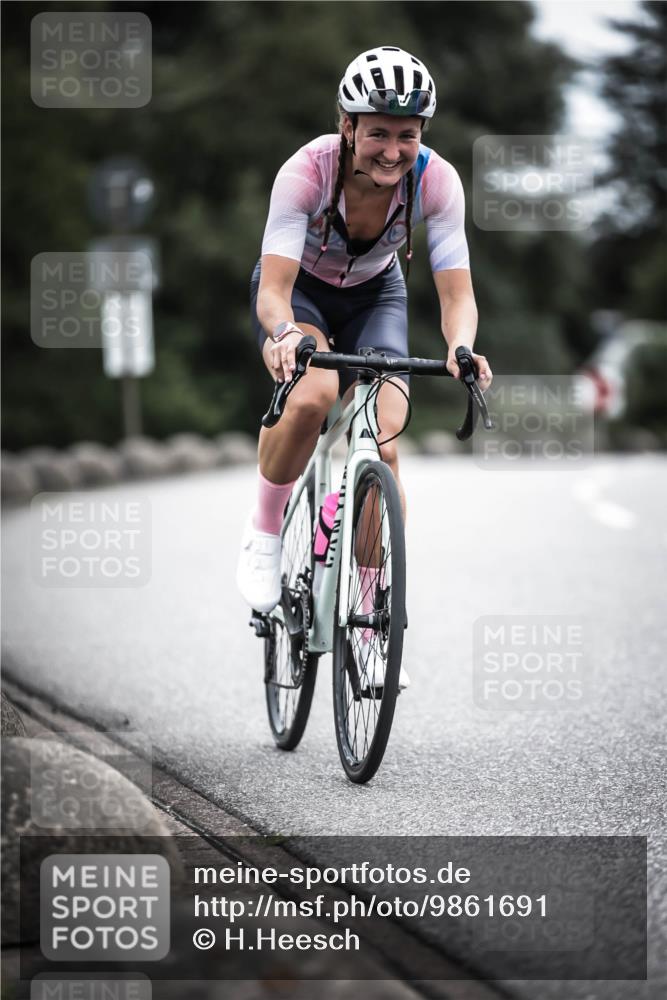 21.06.2026 - 29. Vierlanden-Triathlon H.Heesch http://msf.ph/oto/9861691 21.06.2026 12:09:31 Radfahren 872, 961 meine-sportfotos.de