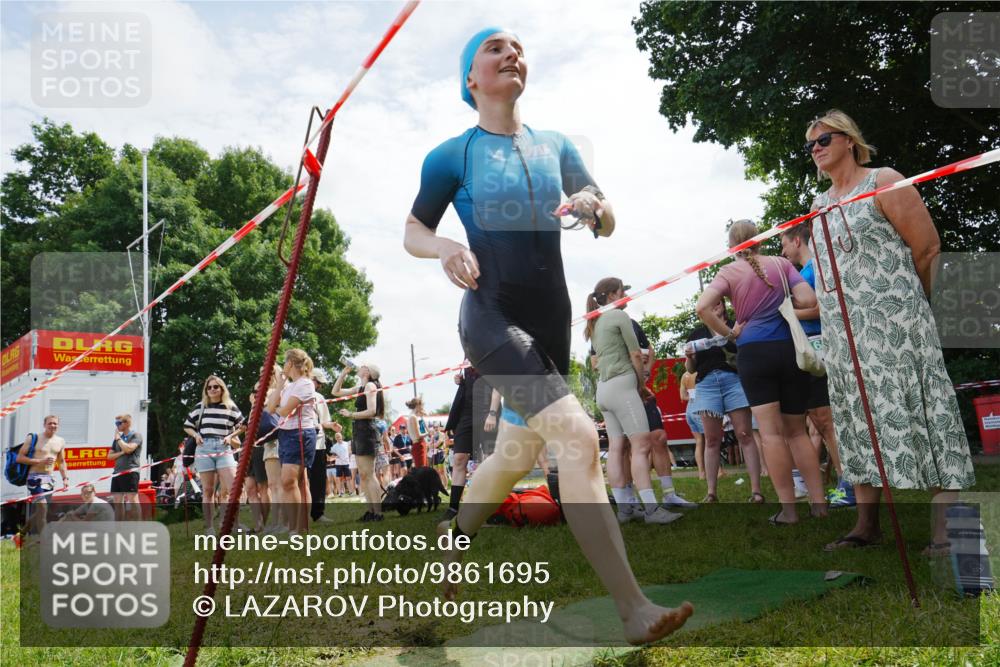 21.06.2026 - 29. Vierlanden-Triathlon LAZAROV Photography http://msf.ph/oto/9861695 21.06.2026 13:15:03 Schwimmen 1137, 1160 meine-sportfotos.de