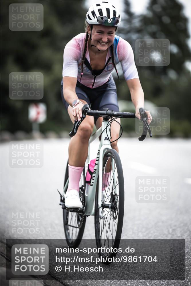 21.06.2026 - 29. Vierlanden-Triathlon H.Heesch http://msf.ph/oto/9861704 21.06.2026 12:09:31 Radfahren 872, 961 meine-sportfotos.de