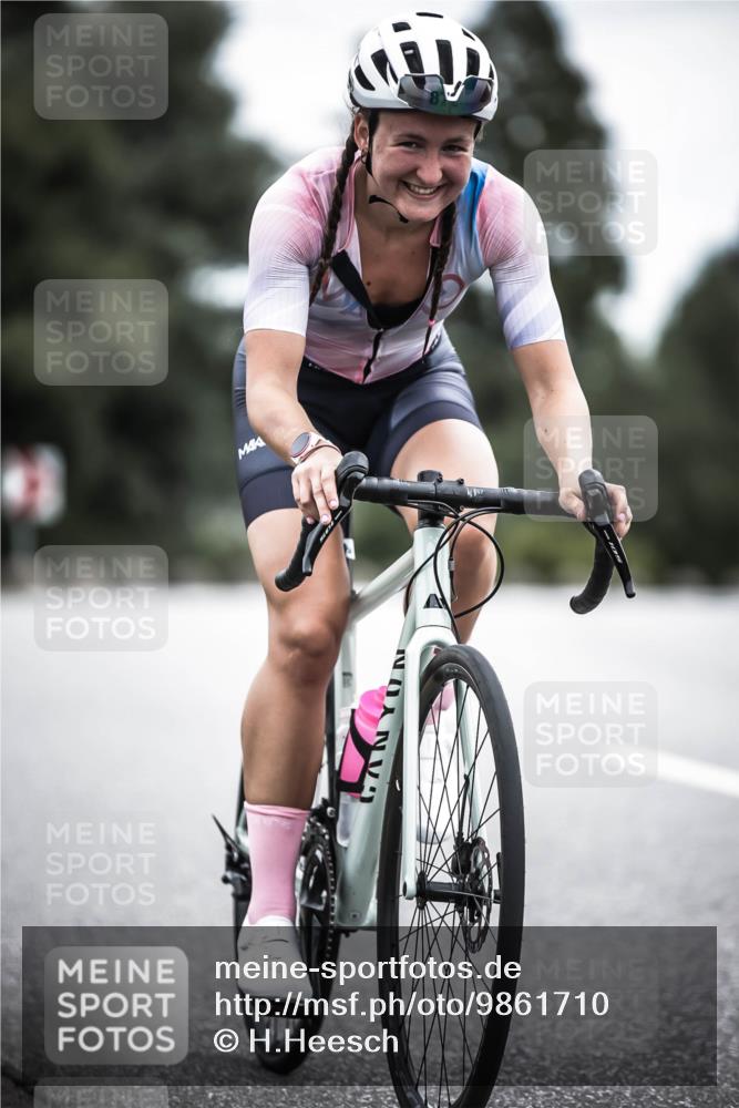 21.06.2026 - 29. Vierlanden-Triathlon H.Heesch http://msf.ph/oto/9861710 21.06.2026 12:09:31 Radfahren 872, 961 meine-sportfotos.de