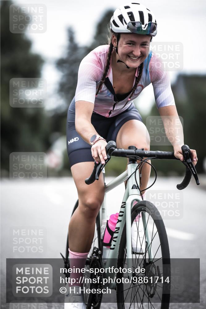 21.06.2026 - 29. Vierlanden-Triathlon H.Heesch http://msf.ph/oto/9861714 21.06.2026 12:09:31 Radfahren 872, 961 meine-sportfotos.de