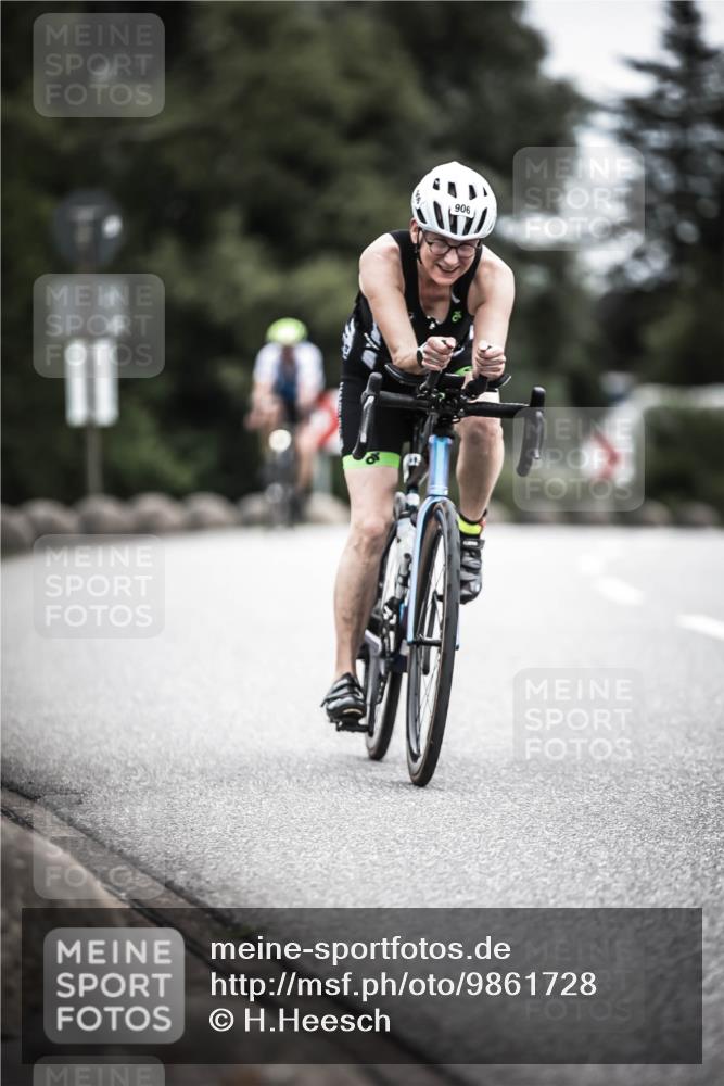 21.06.2026 - 29. Vierlanden-Triathlon H.Heesch http://msf.ph/oto/9861728 21.06.2026 12:09:43 Radfahren 726, 903, 906 meine-sportfotos.de