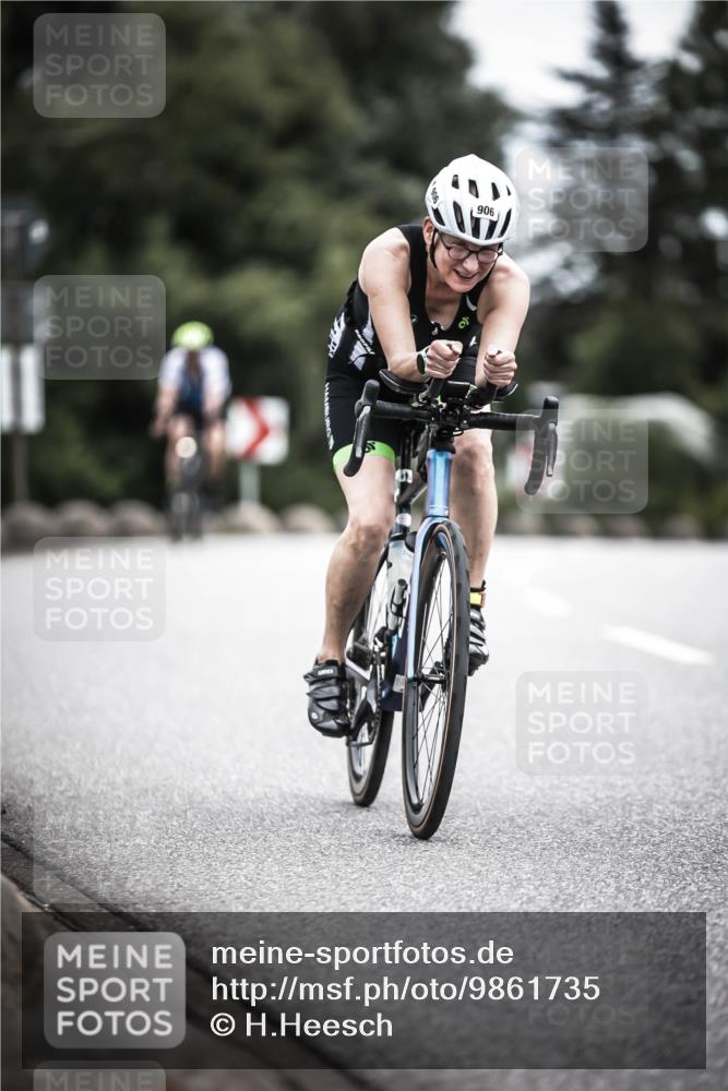 21.06.2026 - 29. Vierlanden-Triathlon H.Heesch http://msf.ph/oto/9861735 21.06.2026 12:09:43 Radfahren 726, 903, 906 meine-sportfotos.de