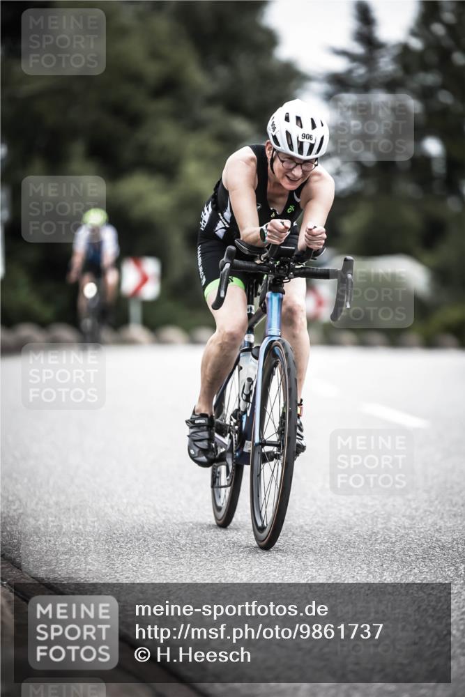 21.06.2026 - 29. Vierlanden-Triathlon H.Heesch http://msf.ph/oto/9861737 21.06.2026 12:09:44 Radfahren 726, 903, 906 meine-sportfotos.de