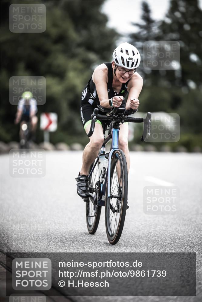 21.06.2026 - 29. Vierlanden-Triathlon H.Heesch http://msf.ph/oto/9861739 21.06.2026 12:09:44 Radfahren 726, 903, 906 meine-sportfotos.de
