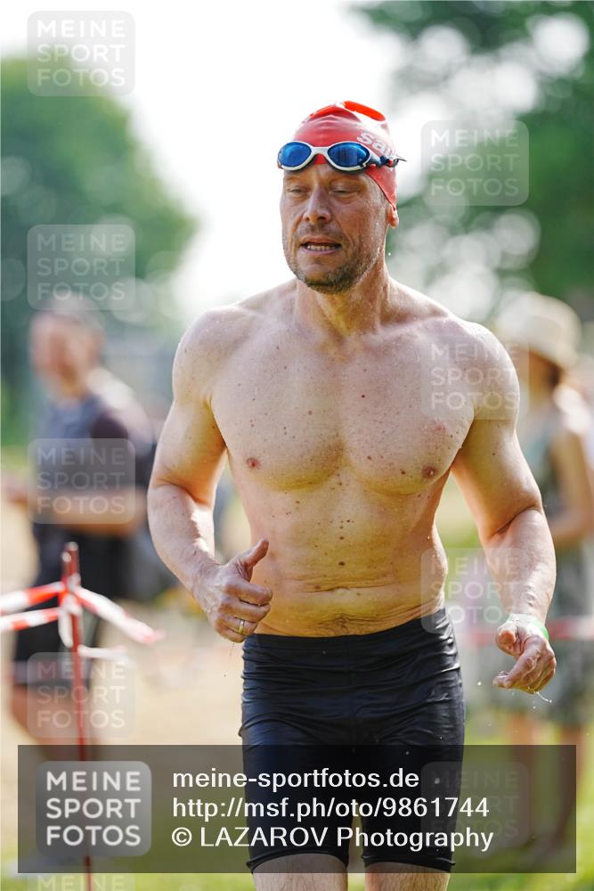 21.06.2026 - 29. Vierlanden-Triathlon LAZAROV Photography http://msf.ph/oto/9861744 21.06.2026 09:03:44 Schwimmen 288, 302 meine-sportfotos.de