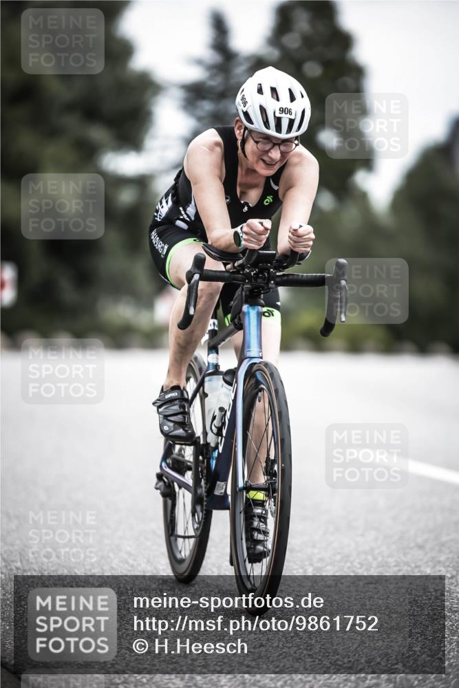21.06.2026 - 29. Vierlanden-Triathlon H.Heesch http://msf.ph/oto/9861752 21.06.2026 12:09:44 Radfahren 726, 903, 906 meine-sportfotos.de