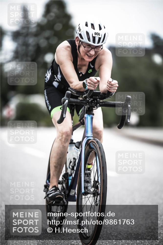 21.06.2026 - 29. Vierlanden-Triathlon H.Heesch http://msf.ph/oto/9861763 21.06.2026 12:09:44 Radfahren 726, 903, 906 meine-sportfotos.de