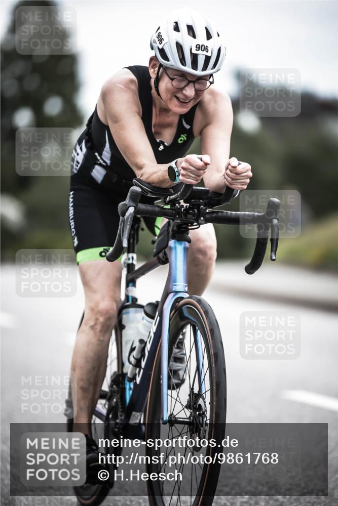 21.06.2026 - 29. Vierlanden-Triathlon H.Heesch http://msf.ph/oto/9861768 21.06.2026 12:09:44 Radfahren 726, 903, 906 meine-sportfotos.de