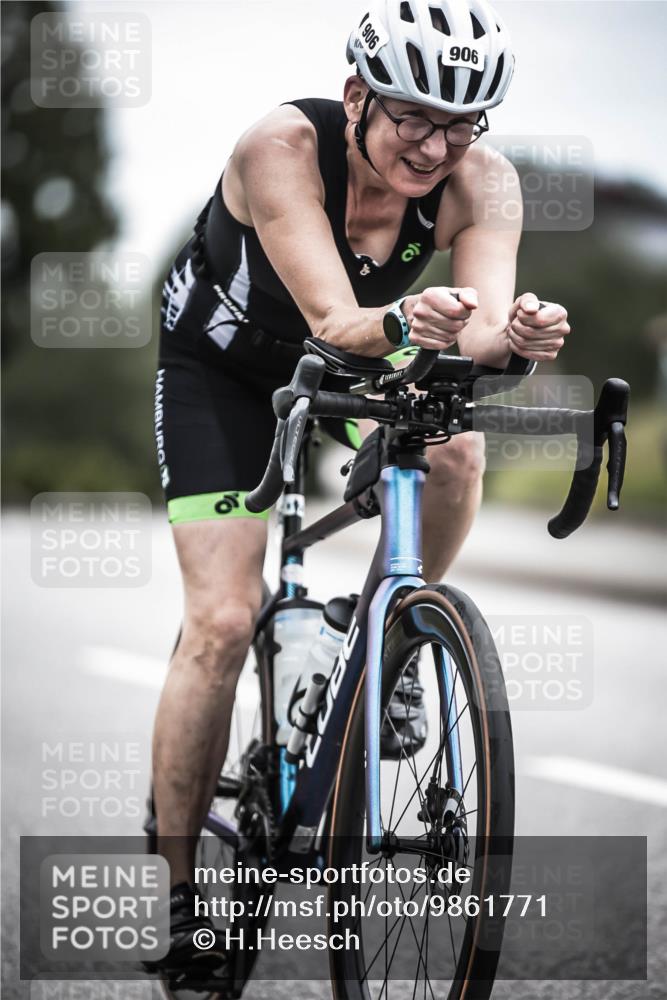 21.06.2026 - 29. Vierlanden-Triathlon H.Heesch http://msf.ph/oto/9861771 21.06.2026 12:09:44 Radfahren 726, 903, 906 meine-sportfotos.de