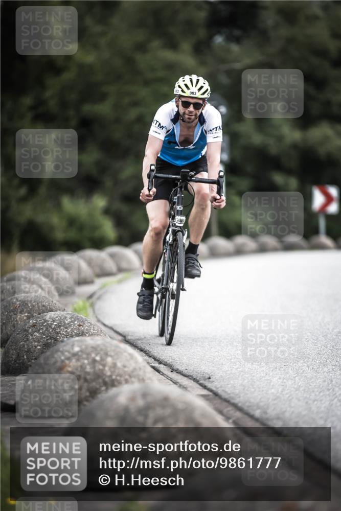 21.06.2026 - 29. Vierlanden-Triathlon H.Heesch http://msf.ph/oto/9861777 21.06.2026 12:09:47 Radfahren 903, 906 meine-sportfotos.de