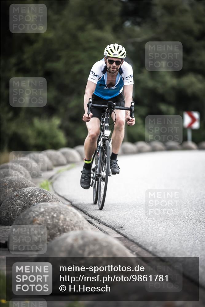 21.06.2026 - 29. Vierlanden-Triathlon H.Heesch http://msf.ph/oto/9861781 21.06.2026 12:09:47 Radfahren 903, 906 meine-sportfotos.de