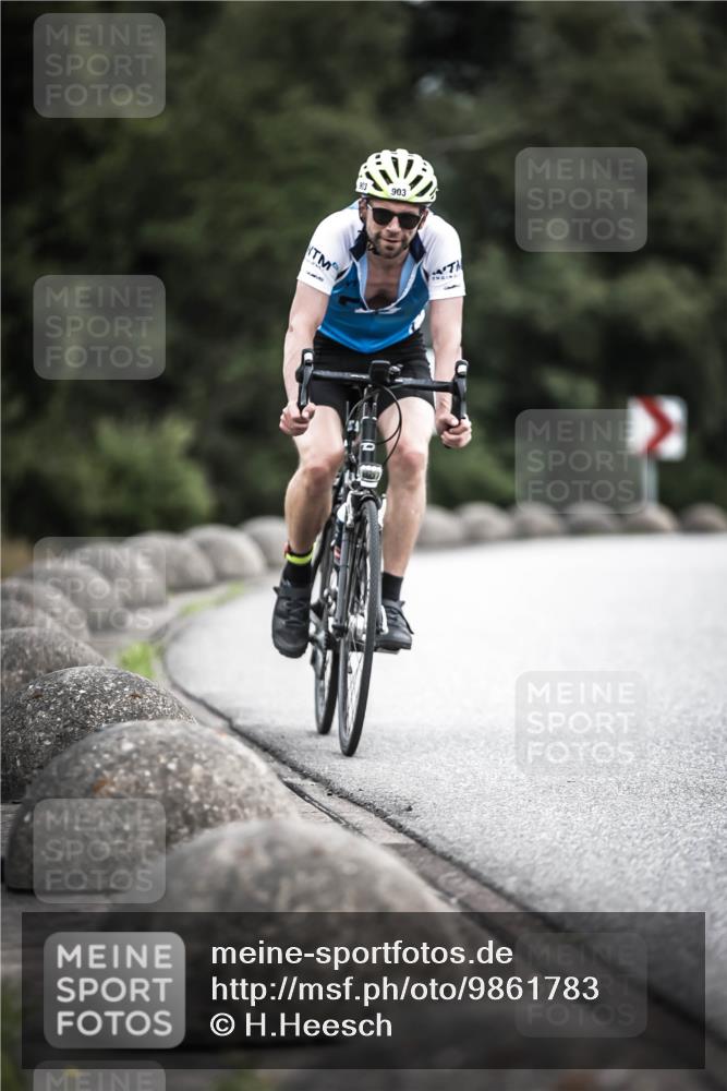 21.06.2026 - 29. Vierlanden-Triathlon H.Heesch http://msf.ph/oto/9861783 21.06.2026 12:09:47 Radfahren 903, 906 meine-sportfotos.de