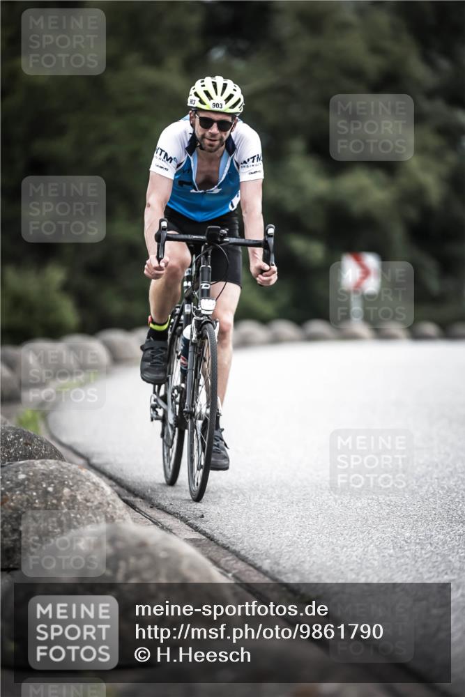 21.06.2026 - 29. Vierlanden-Triathlon H.Heesch http://msf.ph/oto/9861790 21.06.2026 12:09:47 Radfahren 903, 906 meine-sportfotos.de