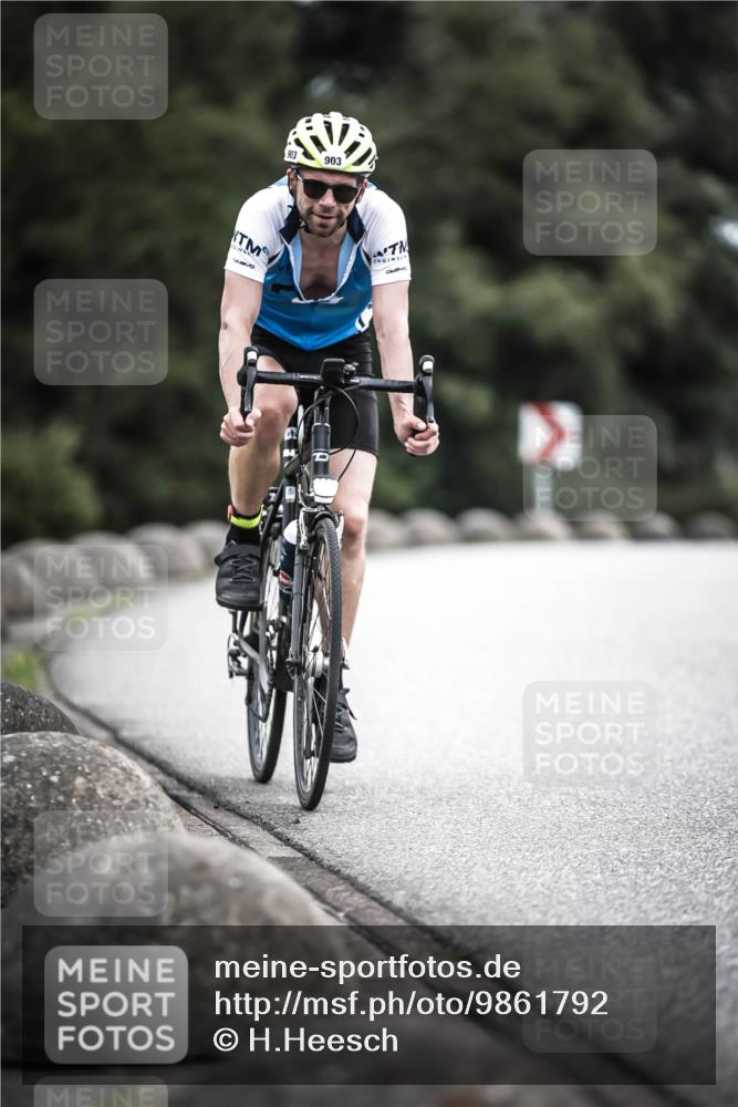 21.06.2026 - 29. Vierlanden-Triathlon H.Heesch http://msf.ph/oto/9861792 21.06.2026 12:09:47 Radfahren 903, 906 meine-sportfotos.de